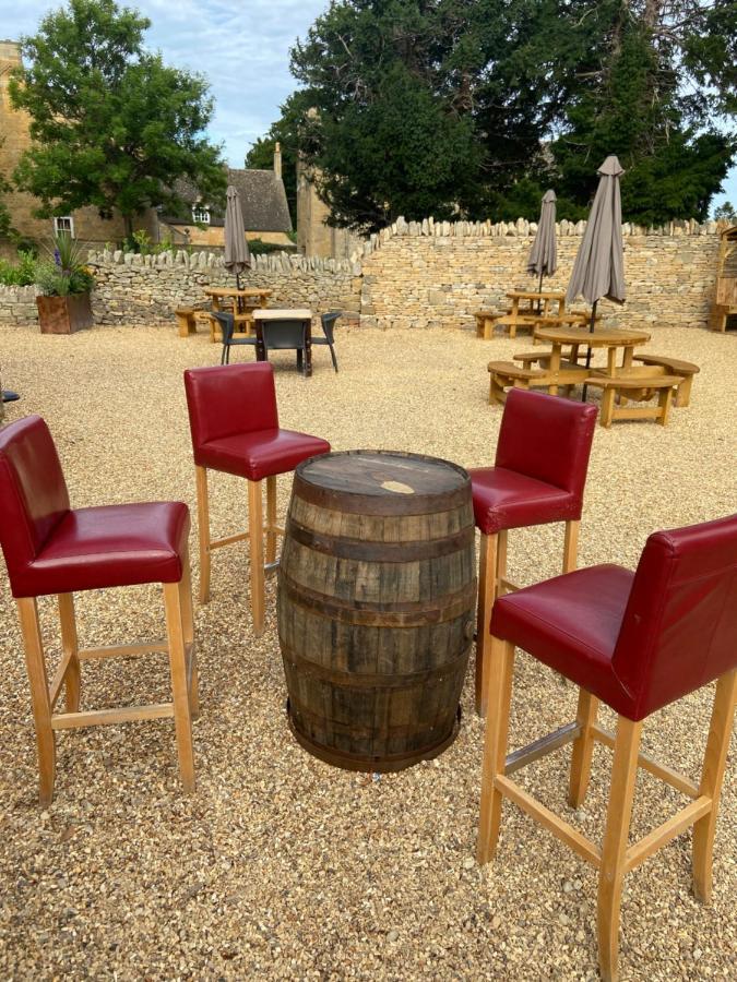 ברודוויי Horse & Hound Inn מראה חיצוני תמונה